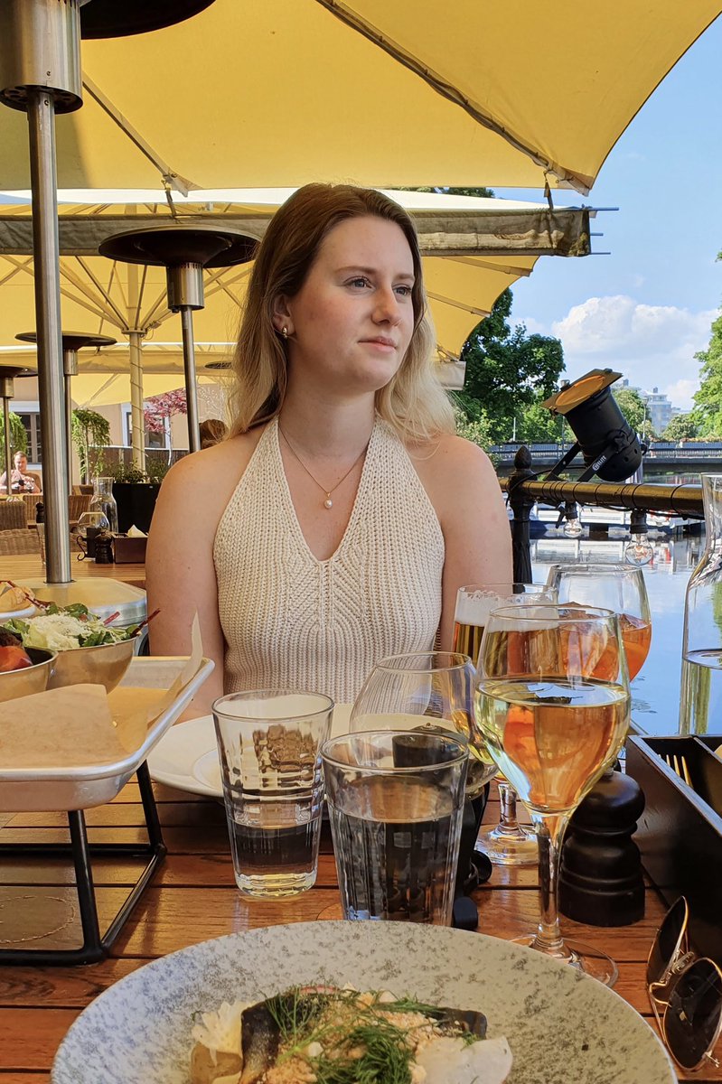ElinCathrine's tweet photo. Firar lite ditten och datten idag. Dessutom jobbat på Klarna i en månad nu, tiden går fort när man har roligt 🤩🎉 https://t.co/3ueO5iFvyM