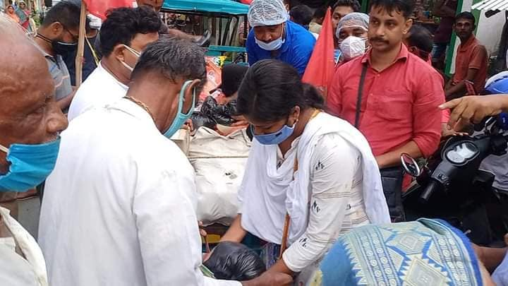 KbSundarmyth's tweet photo. After all,CPIM is not a seasonal party.Its Leaders&amp;Cadres r primarily committed to the People.Ultimately,ideology,too,maters.Minakshi Mukherjee along with Paritosh Pattanayak,Mahdev Bhuiyan&amp;others distributed Relief materials to the #yasscyclone affected Villagers of Nandigram. https://t.co/nixC92hWGZ