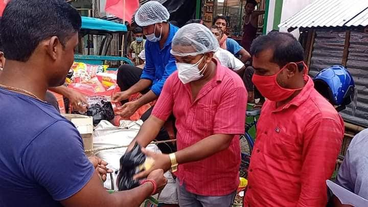 KbSundarmyth's tweet photo. After all,CPIM is not a seasonal party.Its Leaders&amp;Cadres r primarily committed to the People.Ultimately,ideology,too,maters.Minakshi Mukherjee along with Paritosh Pattanayak,Mahdev Bhuiyan&amp;others distributed Relief materials to the #yasscyclone affected Villagers of Nandigram. https://t.co/nixC92hWGZ