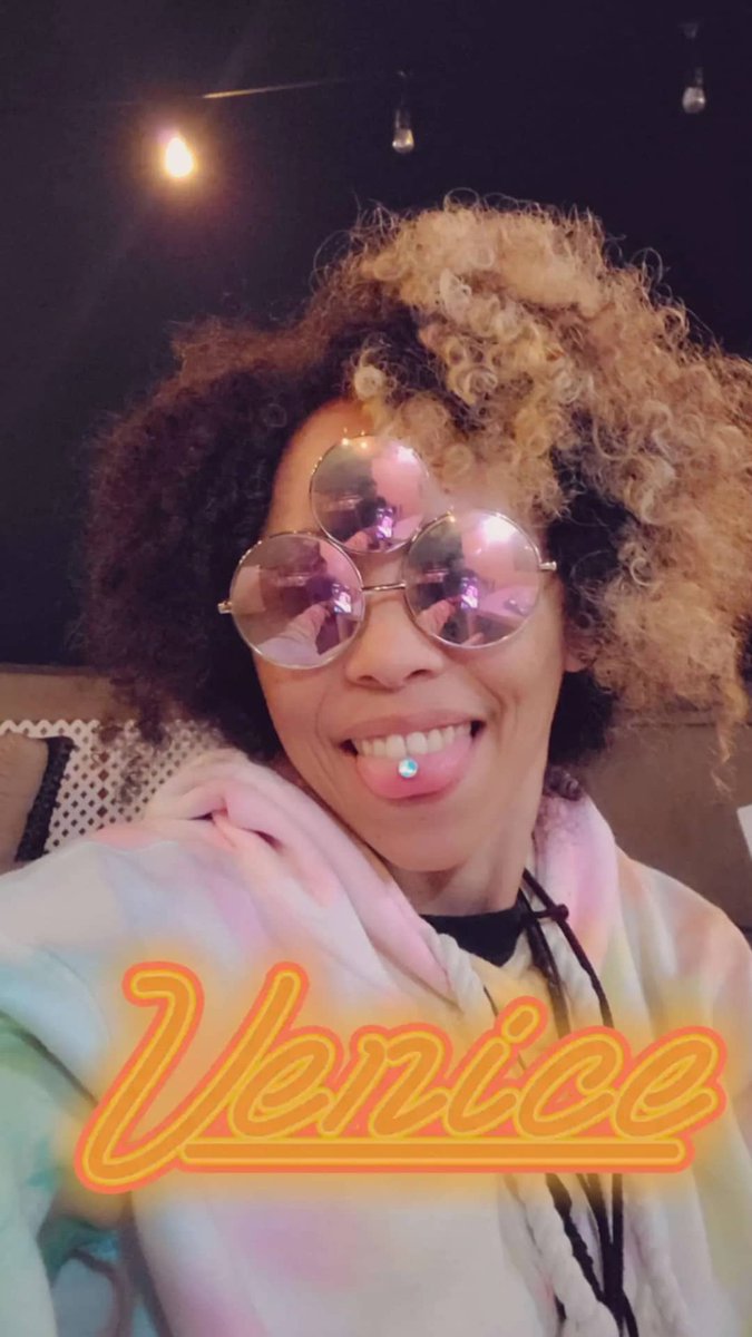 msmastafoxx's tweet photo. Venice Chillin! 🔑🌚🌴💜👑👽🖖🏽🌟🔮🌈👁🎬🎥📷🦄 #MsMastaFoXX #MilliOM #MastaWeathKeys #MastaOracle #Chakras #NeoMind #Creator #5DEye #5DBeings #5DWave #MsCosmicQueen #LosAngeles #Friday #FiveDDay #THC #TribeOfHigherConsciousness #CosmicFam #FreeSpirit #MyCreatorLife #VlogStar https://t.co/eP63gB3ERD