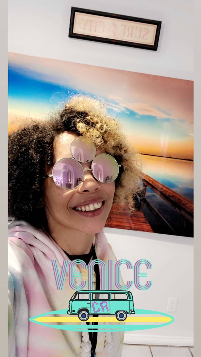 msmastafoxx's tweet photo. Venice Chillin! 🔑🌚🌴💜👑👽🖖🏽🌟🔮🌈👁🎬🎥📷🦄 #MsMastaFoXX #MilliOM #MastaWeathKeys #MastaOracle #Chakras #NeoMind #Creator #5DEye #5DBeings #5DWave #MsCosmicQueen #LosAngeles #Friday #FiveDDay #THC #TribeOfHigherConsciousness #CosmicFam #FreeSpirit #MyCreatorLife #VlogStar https://t.co/ooiB7tSGVj