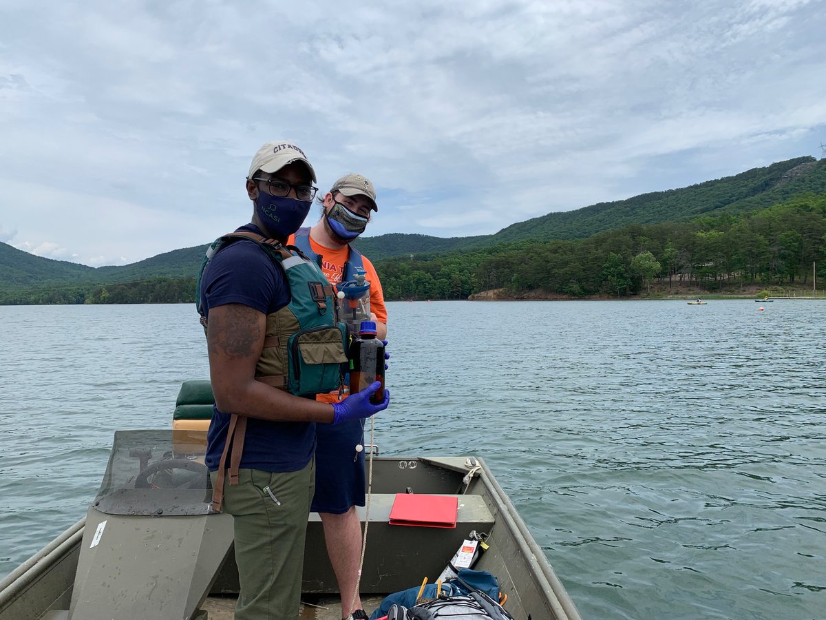 CareyLab's tweet photo. Big thanks to my new colleague @austin_doug13 for teaching @DexterHoward77 &amp; me some new water chem analytical techniques + sampling with us during our #CarvinsCove field campaign! We're so excited to finally have you here at @VT_Biology! #VTStreamTeam https://t.co/n31phVL6qV