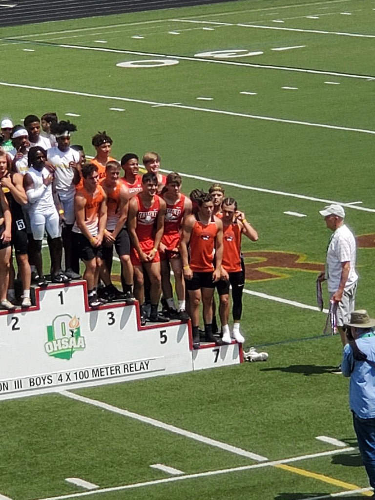 CoachCodge's tweet photo. 4x100 relay team of Justin Holland, George Beucler, Nico Garcia and Sherron Jones finishes 5th. They too will make the Wall of Fame. Great job!! https://t.co/HVAXzDQhEm