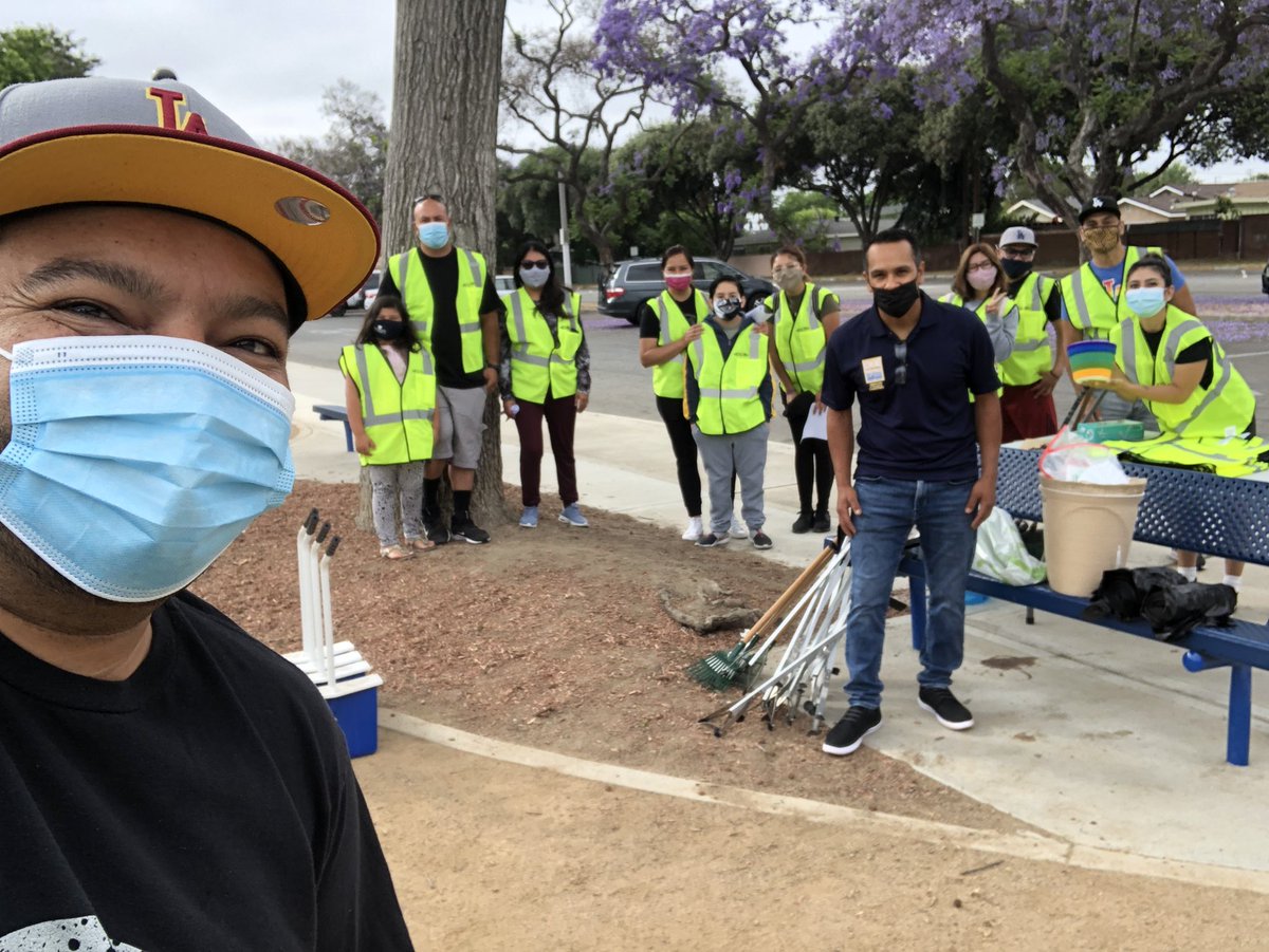 Kicked-Off our pride month 🌈 in Lynwood with our friends from the Latino Equality Alliance @LEA_CA  and our Lynwood community. Let’s all do our part to keep our City clean 💪🏽