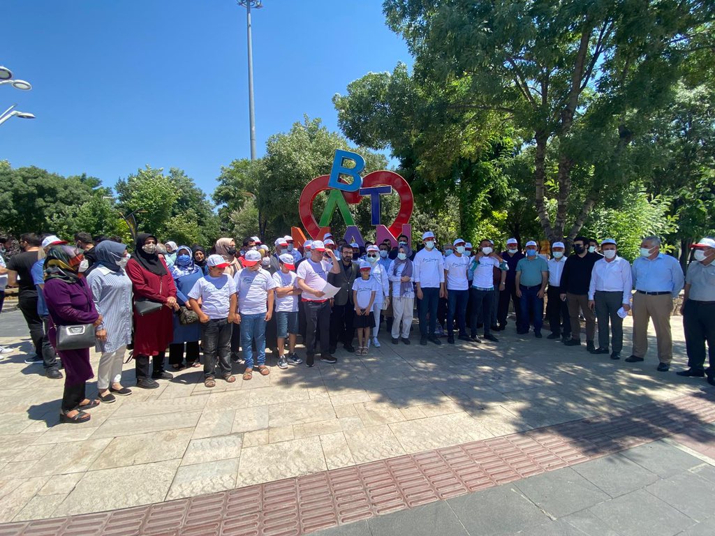 Çevre farkındalığı ve uygulamalarına yönelik vermiş olduğunuz eğitimlerle bizlerde daha güzel bir çevre bırakma bilinci oluşturan 'Cemre Projesi' için #DünyaÇevreGünü'nde teşekkür ederiz.
<a href="/CK_Samsun/">Çiğdem Karaaslan</a>
<a href="/coskunkeklik1/">Coşkun Keklik</a>