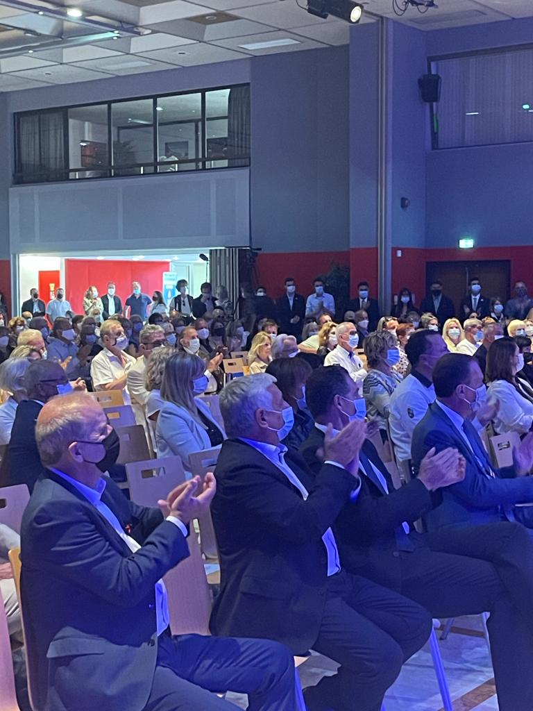 Soyons tous derrière <a href="/RenaudMuselier/">Renaud Muselier</a>, le candidat de notre famille politique, pour la région Sud.

N'ayant aucun ancrage local, le <a href="/RNational_off/">Rassemblement National</a> et @enmarchefr essayent de nationaliser le débat plutôt que de répondre aux attentes concrètes de nos concitoyens.

#NousOnAgit