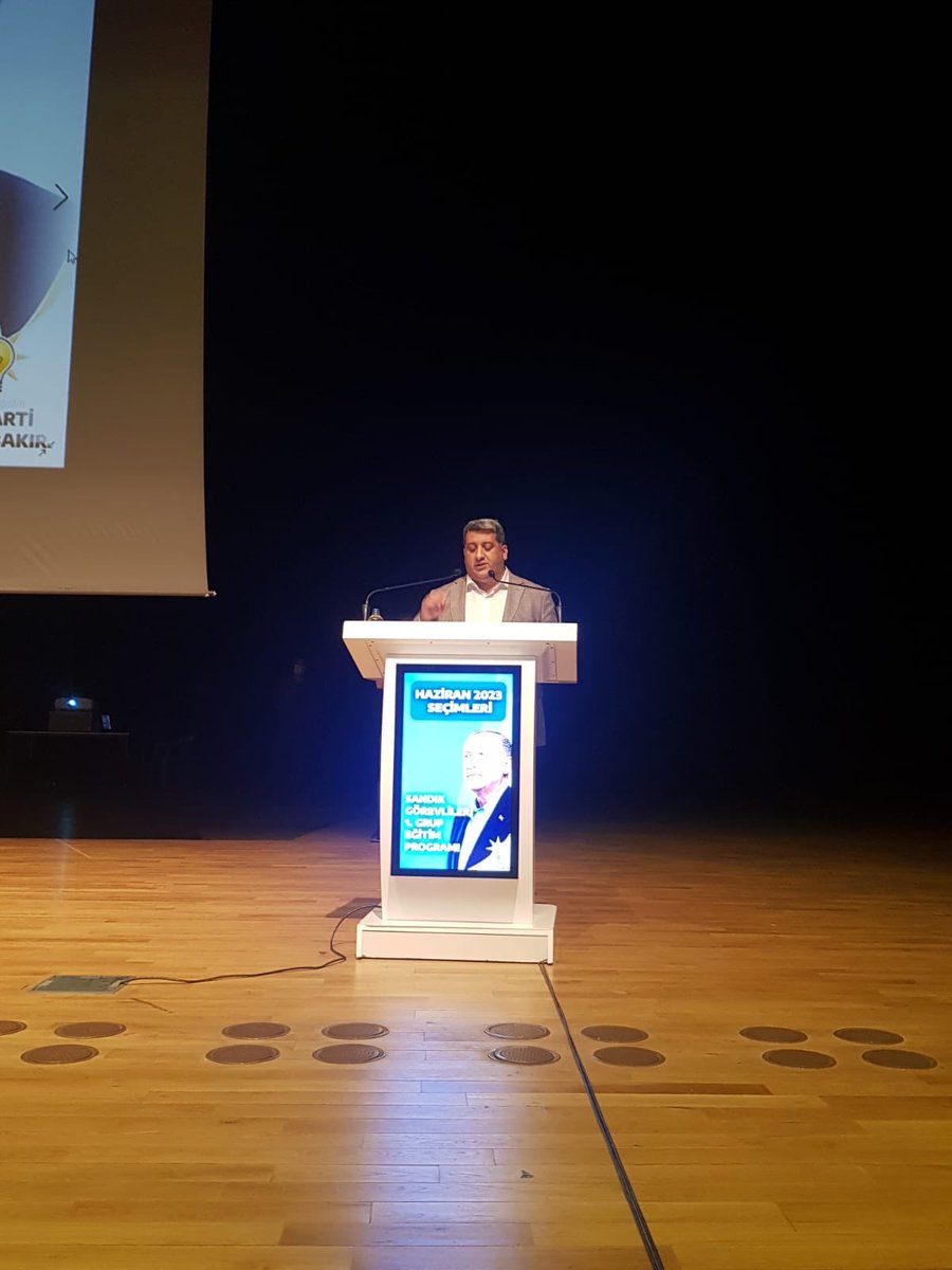 RasitOcak's tweet photo. Diyarbakır il Başkanılığı olarak düzenlediğimiz Sandık Görevlileri Eğitim Programına Gençlik ve Spor Bakanımız Sn Dr. Mehmet Kasapoğlu, MKYK Üyemiz Sn Alaattin Parlak, İl Başkanımız Sn Şerif Aydın ve Bağlar Belediye Başkanımız Sn Hüseyin Beyoğlu katılım gösterdiler. https://t.co/9YgUFGDxK7