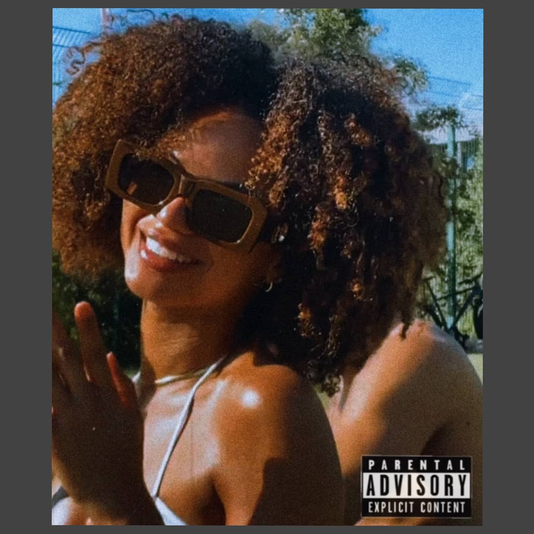 acessojunalu's tweet photo. Sábado e meu ânimo para hoje é querer saber como seria a Nalú na capa de um disco. Então trouxe algumas fotos editadas por mim!✨

Saturday and my mood for today is to want to know what Nalú would be like on the cover of an album. So I brought some photos edited by me!✨ https://t.co/m3tgG7N9Rk