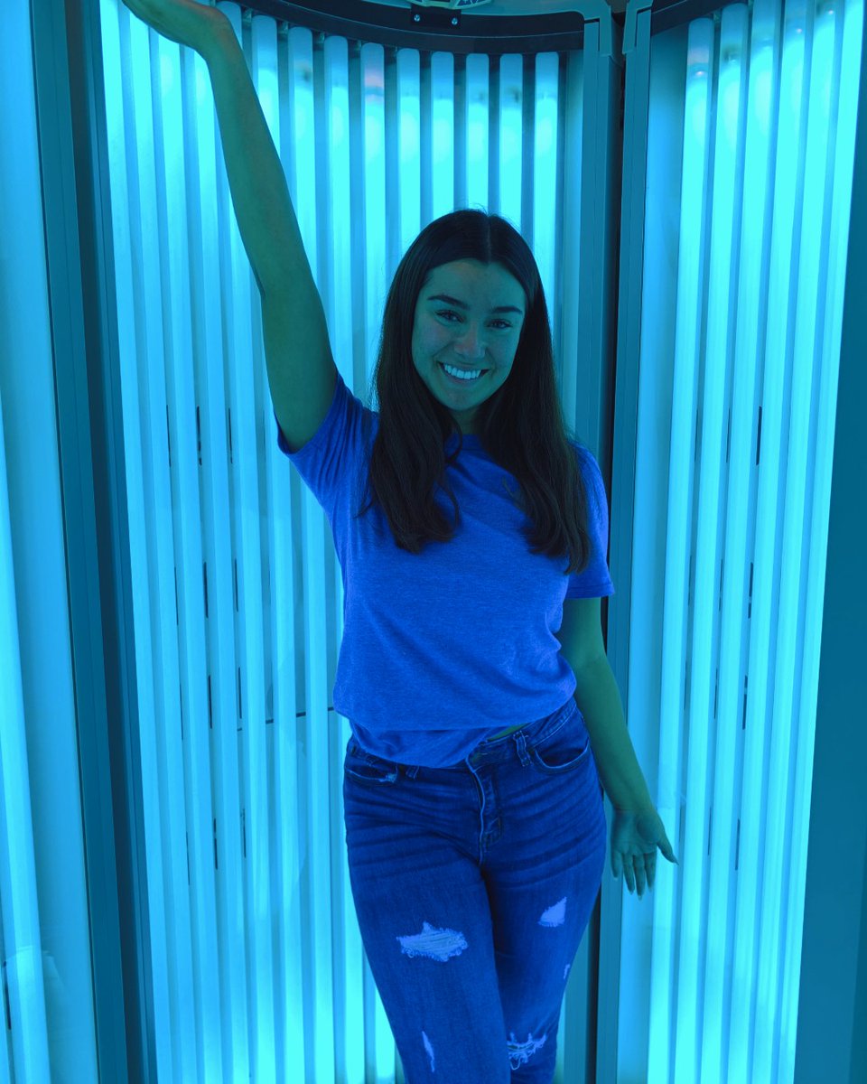 AspenCorpus's tweet photo. Happy Saturday Aspen! Now that classes are back be sure to get in that last minute tanning session! Sitting outside just isn’t for you? No worries! Pop on over to our in office tanning bed and get a golden glow in minutes! Your classmates will be so impressed! 👙🕶️ https://t.co/Rs7MD1I2U1