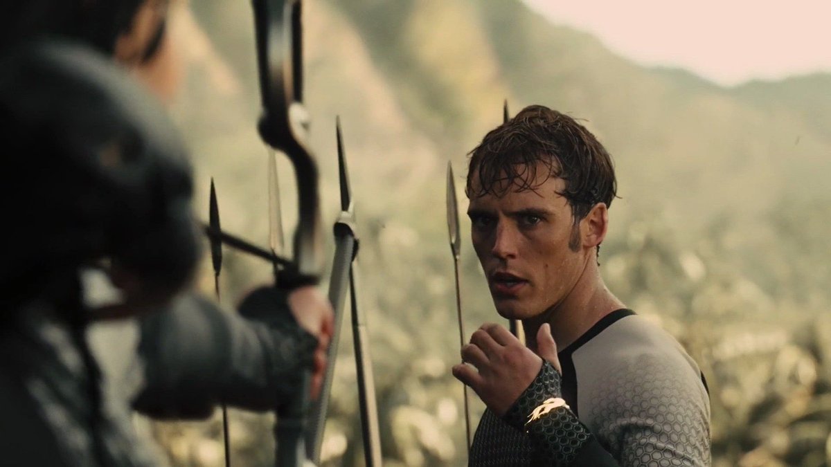 Голодные игры 1. Голодные игры обложка. Голодные игры кадры из фильма. Митчелл голодные игры. Два дня голодных.