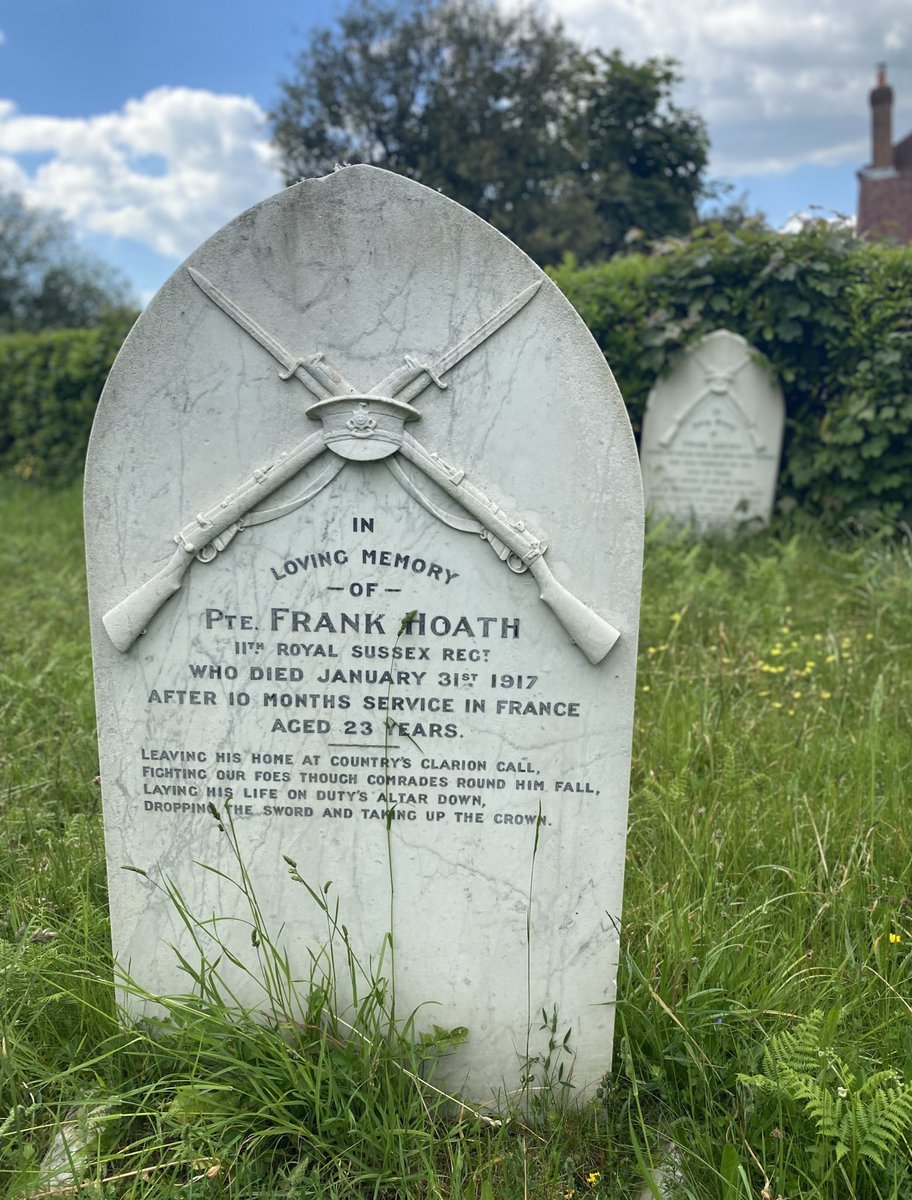 scott_smith9's tweet photo. Used the @CWGC app and spotted the small green sign when in Hadlow Down earlier. Alongside three ‘traditional’ Portland stone headstones were these private memorials. Got to say they’re some of the most unique and detailed I’ve ever seen. #WW1 https://t.co/NHpGxhocfU