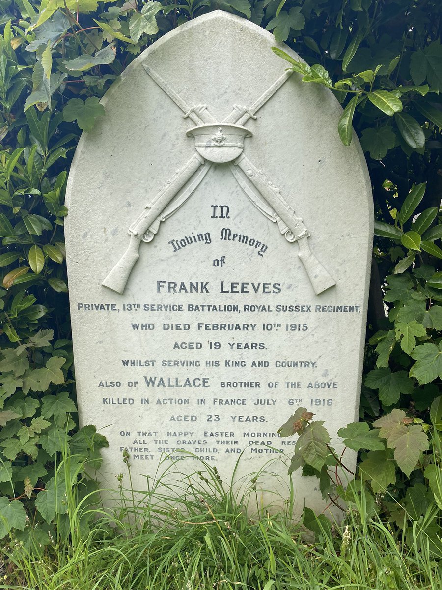 scott_smith9's tweet photo. Used the @CWGC app and spotted the small green sign when in Hadlow Down earlier. Alongside three ‘traditional’ Portland stone headstones were these private memorials. Got to say they’re some of the most unique and detailed I’ve ever seen. #WW1 https://t.co/NHpGxhocfU