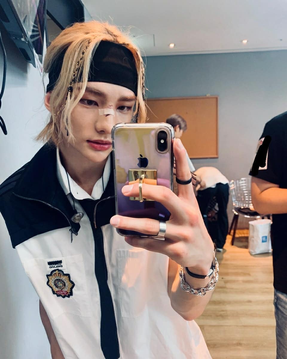 Danhnkoo's tweet photo. Solo diré que Hyunjin best dancer 
Hyunjin best boy 
Hyunjin best rapper 
No supero estás fotos con Hyunjin black hair 
También extraño a Hyunjin bubble 
Solo Hyunjin radiant  ❣️❣️ https://t.co/bCyfg7Up1H