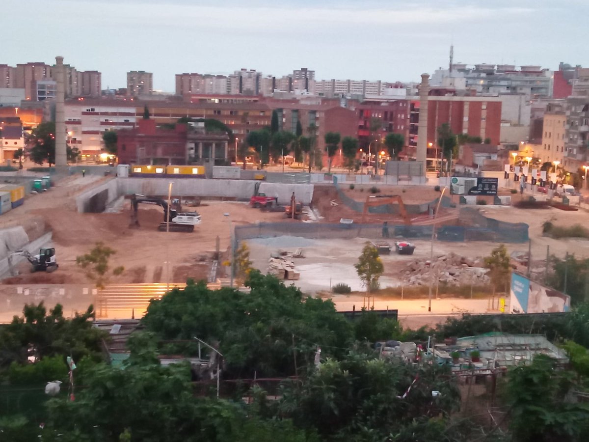 SMasificacion's tweet photo. Qualsevol ajuntament desitjaria un espai com aquest per fer ciutat, enaltir el patrimoni o crear espais verds, però el nostre l'ha venut als especuladors.Però avui s'omplen la boca amb el #DiaMundialDelMedioAmbiente 
20 JUNY
12 h
c/Enric prat de la Riba 60
#salvemcosmetoda https://t.co/ucNC6dwlLL