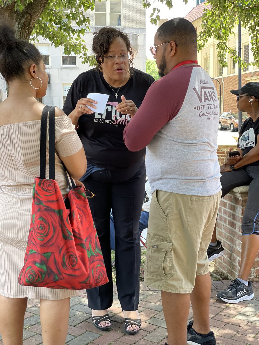 TeamEricaNC's tweet photo. Thank YOU Durham! 👋🏼
@EricaforUSSen is ONE of us, for all of US! Make sure we catch you in Raleigh today at 5:30pm!
#EricaForUS #EricaForNC https://t.co/n7PuFYDWwM