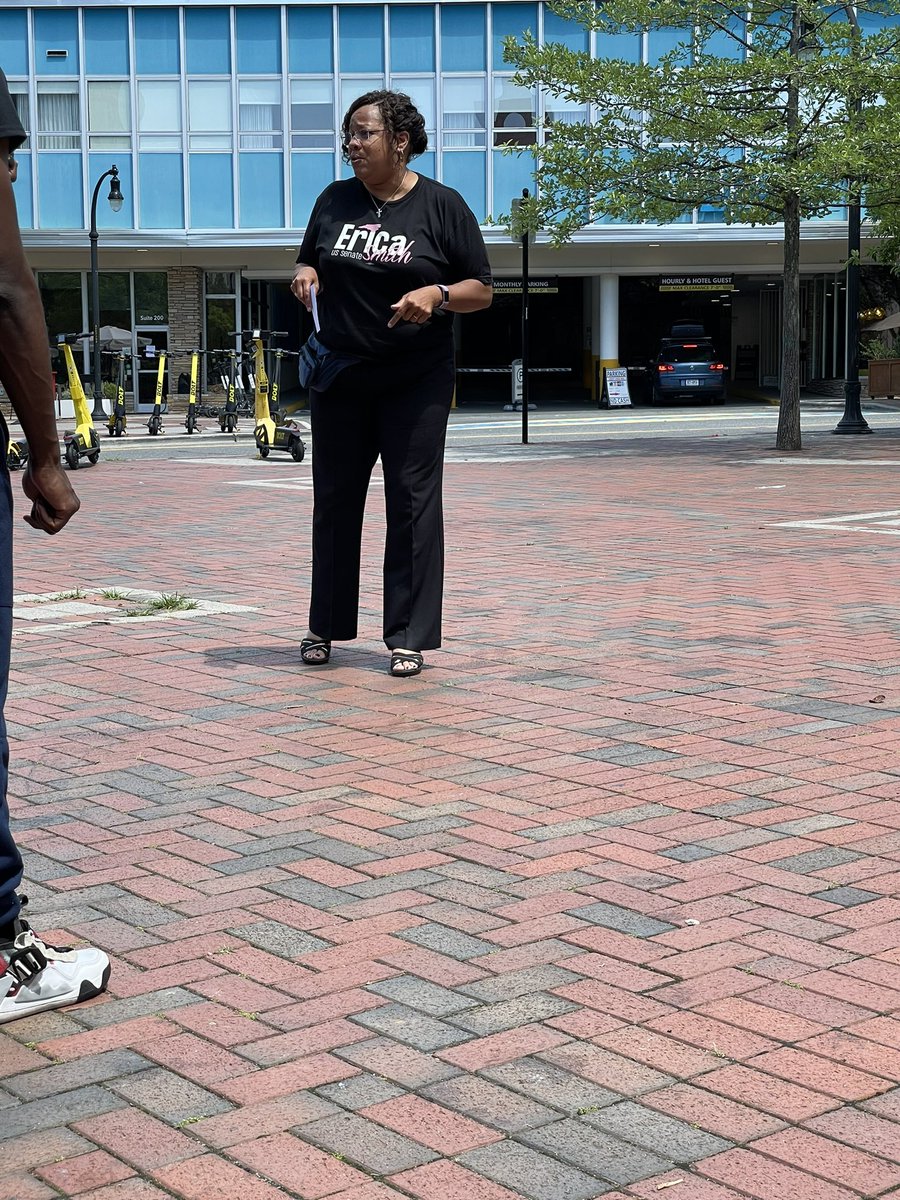 TeamEricaNC's tweet photo. Thank YOU Durham! 👋🏼
@EricaforUSSen is ONE of us, for all of US! Make sure we catch you in Raleigh today at 5:30pm!
#EricaForUS #EricaForNC https://t.co/n7PuFYDWwM