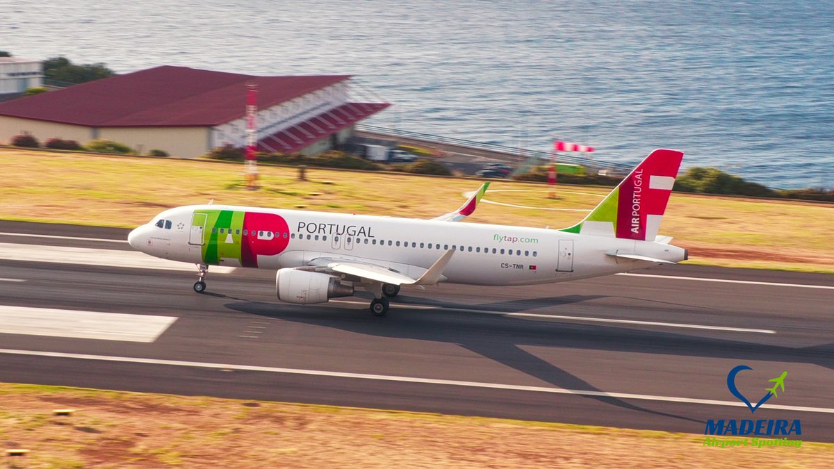That beautiful morning light at Madeira Airport ☀️
Tap Air Portugal Airbus A320 CS-TNR to Porto