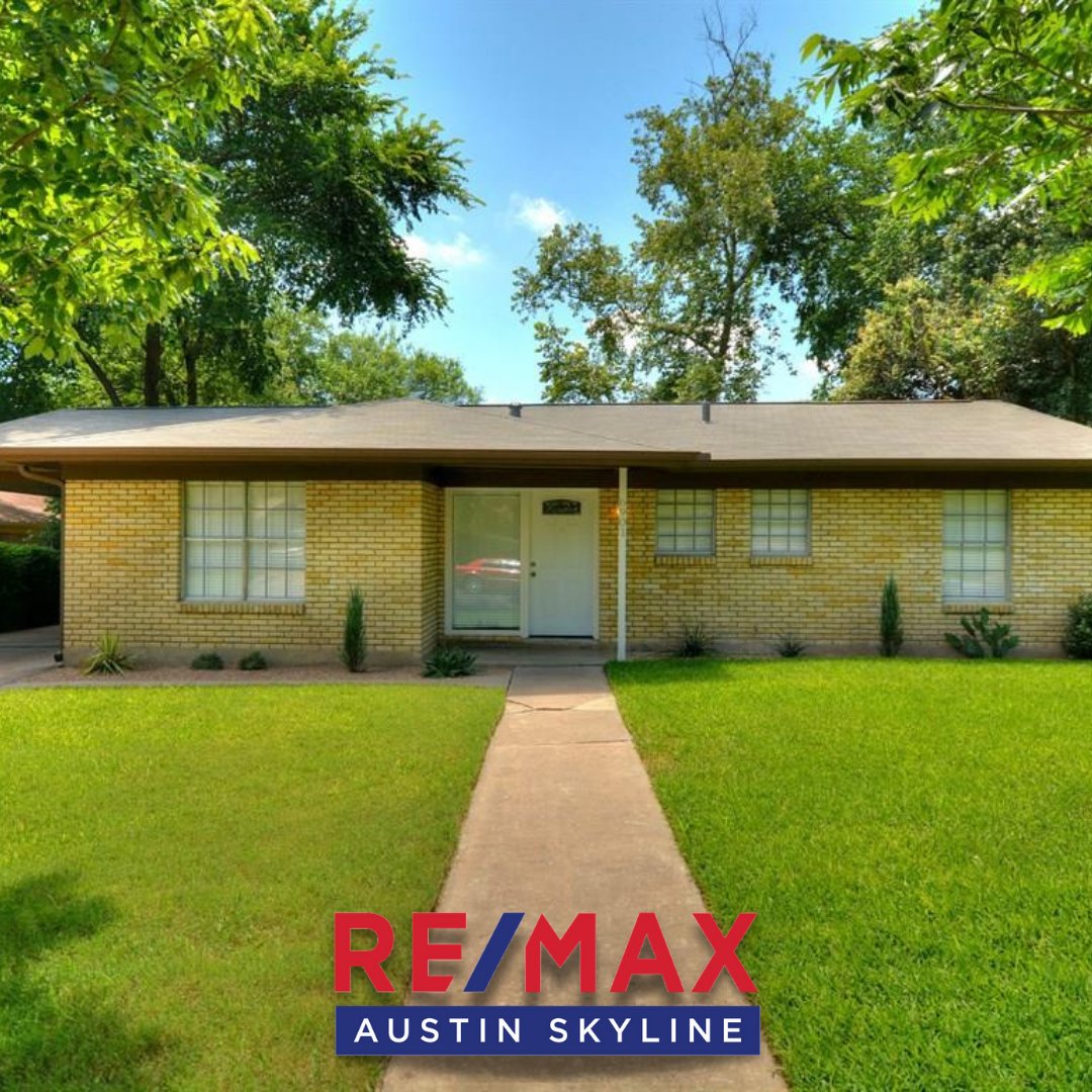 REMAXSkyline's tweet photo. Congratulations Laurie on getting an amazing deal for your clients and selling their home over the list price! 🏡❤️

Laurie Janss®️
☎️(512) 423-6963

#atxhousingmarket #austintexas #atxrealestate #onmarket #justlisted #broker #property #newhome #househunting #investment https://t.co/xez0dnhTgq