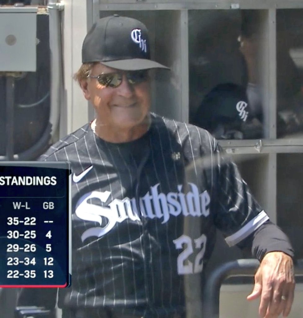 Tony La Russa dragged after he dozes off in White Sox dugout