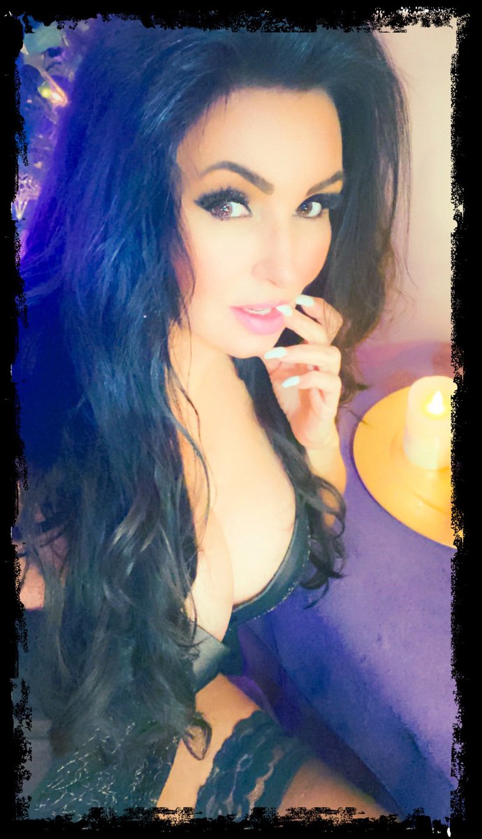 thesophiascott's tweet photo. Hi guys I am back !!! I am taking bookings  in Edmonton June 7-13 I need a days notice and a small deposit to book 💋please retweet ❤️ https://t.co/wWcVb3Gw2d