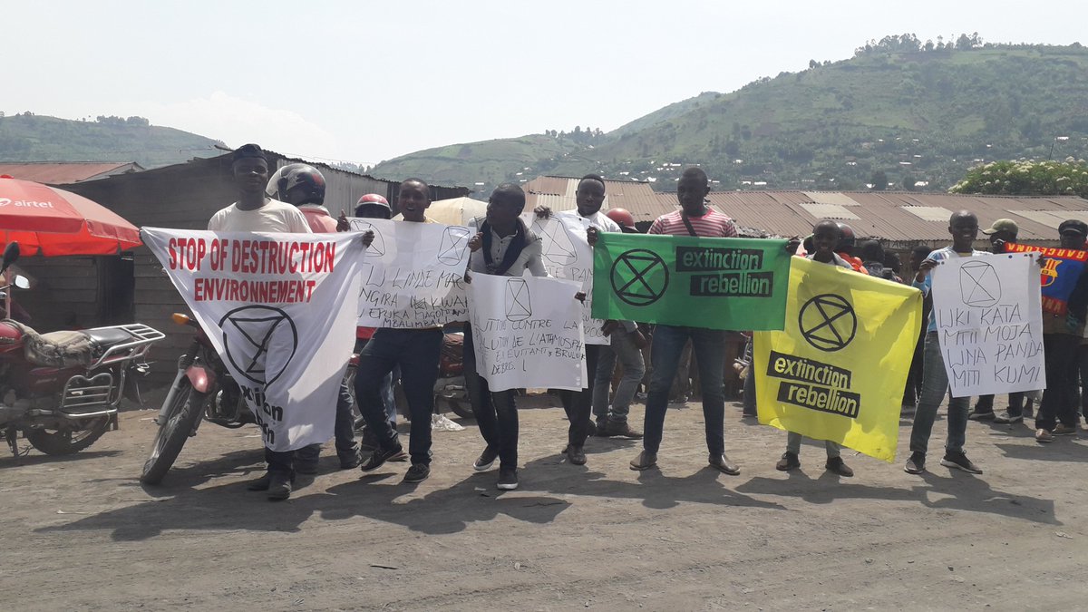 XMinova's tweet photo. @G7
A travers ces images, XR Minova à mener une activité de sensibilisation dans le marché de Minova, dans le but de récolter auprès de la population locale les inconvénients de la pollution que font les pays du G7.
@COP26_XR https://t.co/lK3CEMkD1V