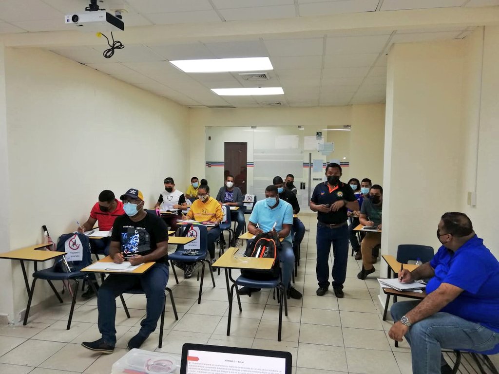 InadehOficial's tweet photo. Con excelentes resultados avanzan en el Centro @InadehOficial de Los Pueblos los cursos de la jornada nocturna de Seguridad Industrial y Riesgo Profesional a cargo del instructor Baudilio Morales y el de Inglés Básico que imparte el instructor Fernando Henry. #CambiandoVidas https://t.co/u5tHpvfqH2