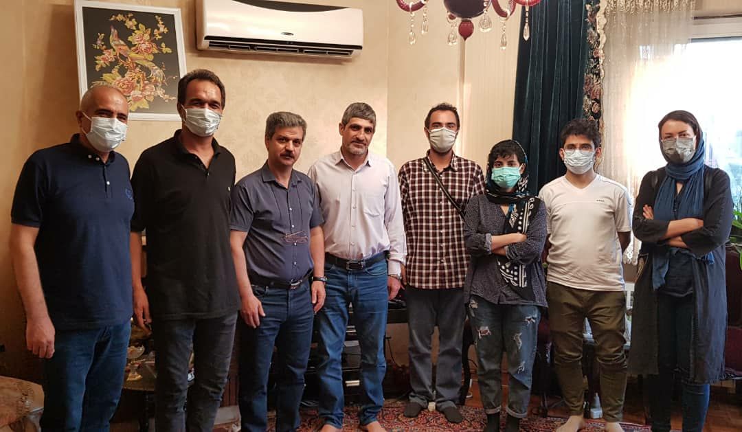 دیداری تعدادی از اعضای سندیکای کارگران شرکت واحد و حامیان حقوق کارگران با محمد ایران‌نژاد

سندیکای کارگران شرکت واحد بازداشت و پرونده سازی برای کارگران و حامیان حقوق کارگر را محکوم می‌کند و خواهان مختومه شدن پرونده محمد ایران نژاد و آزادی 
t.me/vahedsyndica/4…