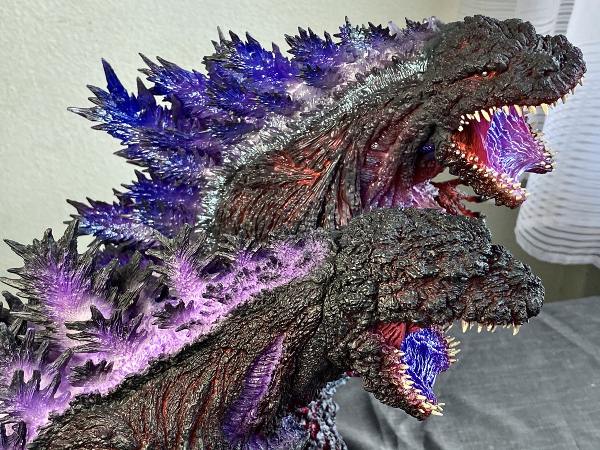 Shin_Gojira_66's tweet photo. Comparison part 3/detail 1: The head: Again a 50/50 result for me: I prefer the upper jaw/head of the Ric & the lower jaw and mouth of the OBS (his upper head is a tad flat compared to the Ric). That‘s more than made up by the transparent vinyl on Ezhobi‘s figure #Ezhobi #XPlus https://t.co/DtIq6ak1m5