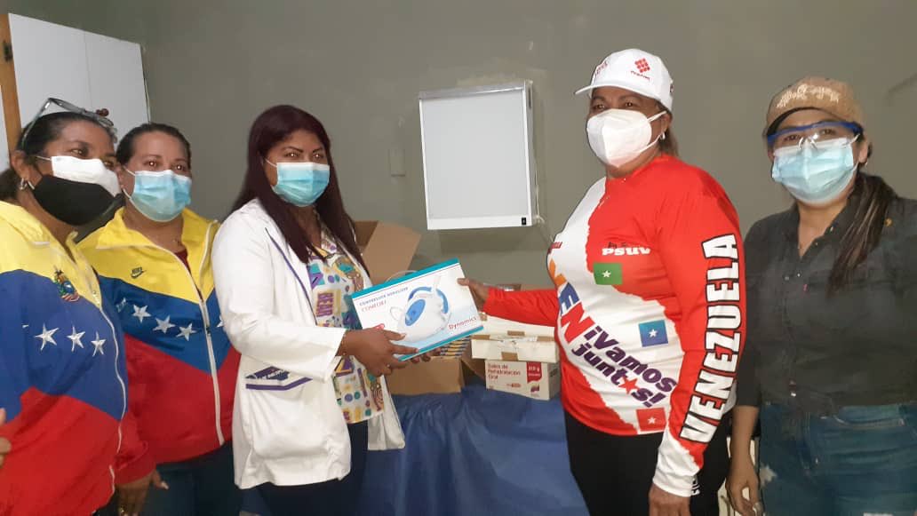 _LaAvanzadora's tweet photo. Visité el Ambulatorio tipo 2 de la parroquia La Pica, donde se desarrolla la jornada de vacunación de nuestros adultos mayores. 

En este centro de salud también entregamos equipos médicos y medicamentos.

@NicolasMaduro 
@dcabellor https://t.co/Y6hFMzGPpK