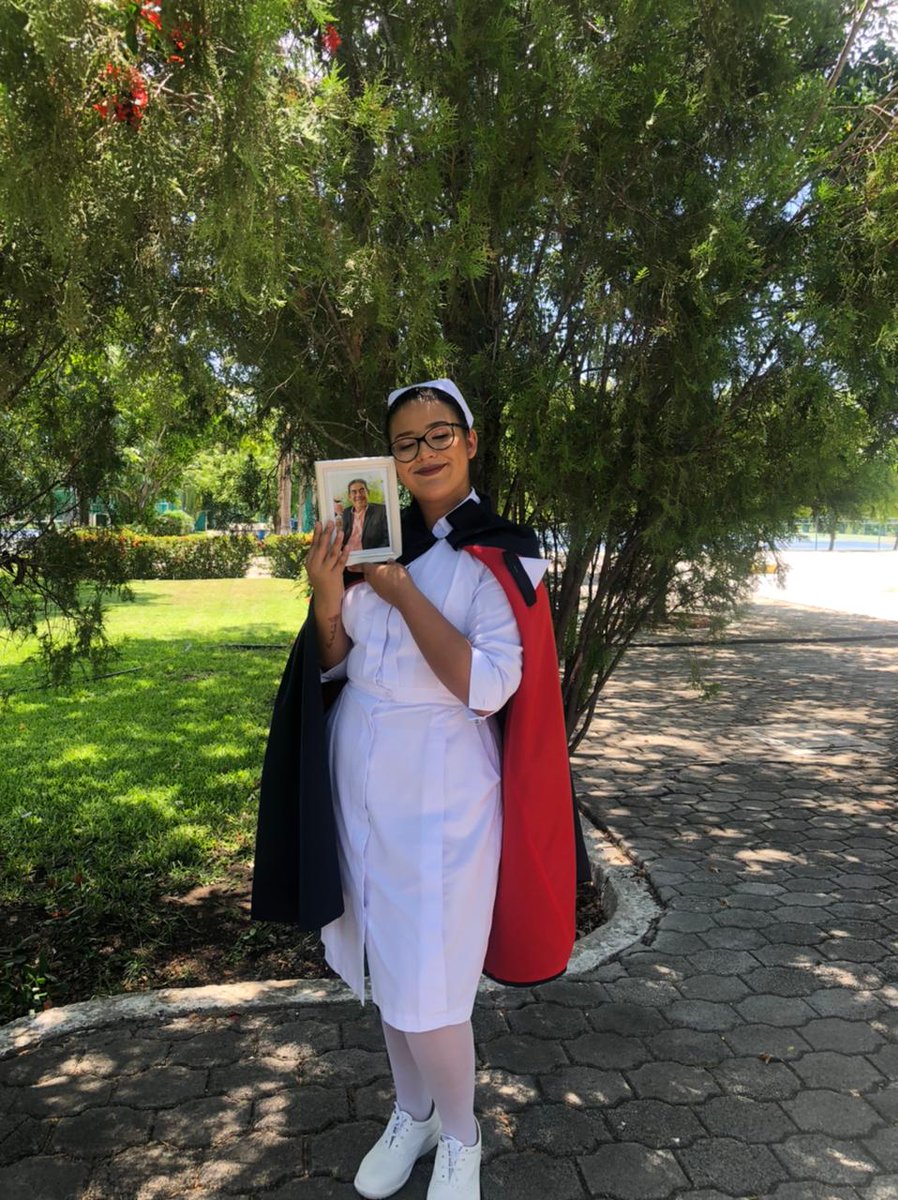 _7things_'s tweet photo. Siempre me decías lo orgulloso que estabas de mí, "eres la mejor enfermera mi niña". "Si Dios me permite estaré contigo ese día mi reina" no fue como esperaba, pero siempre haz estado. Mi amor más grande, puro y desbordante, te amo y te extraño siempre, tu niña sí pudo https://t.co/afXB78uG9i