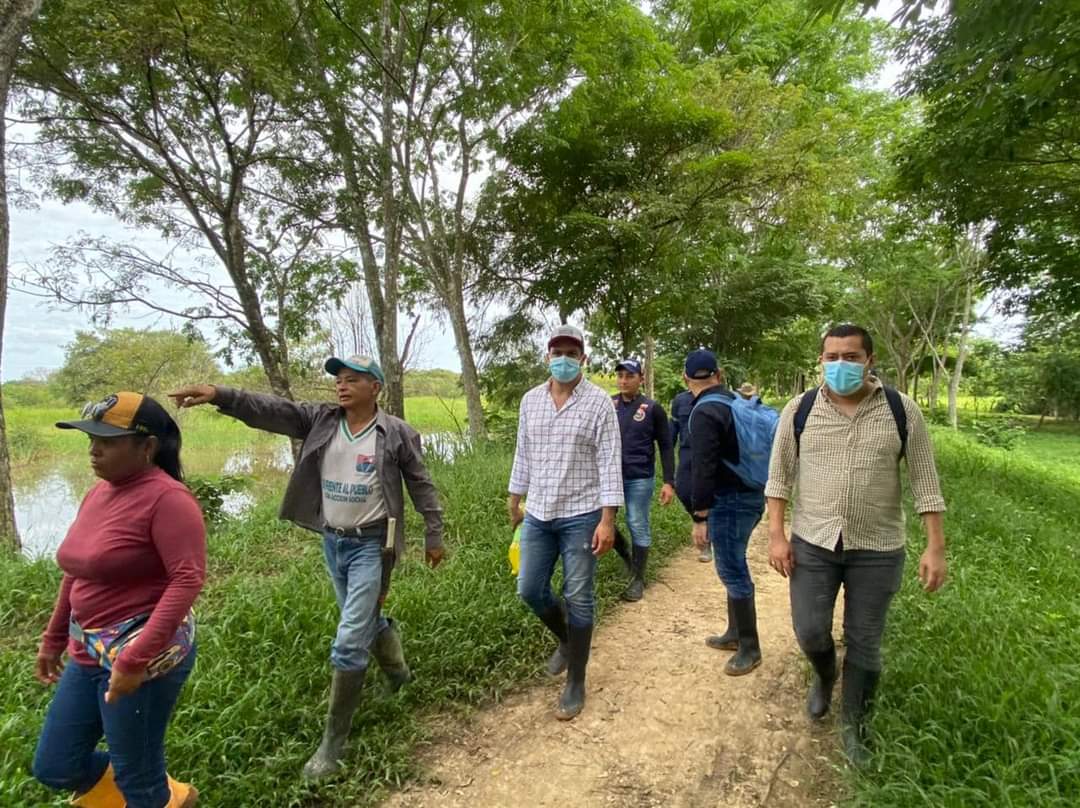 crjuventudes's tweet photo. Nuestro Concejal @andrespavila trabajando para evitar el desbordamiento del río y proteger a las comunidades de la vereda Corocito.

#Sílohace https://t.co/6D2RMXvbOU
