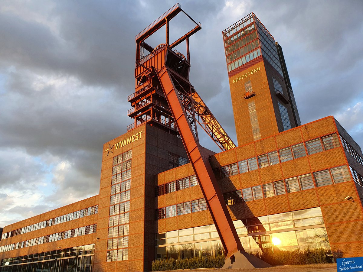 Der #Nordsternturm im #Sonnenuntergang... schön! 😍 #Gelsenkirchen 

(Foto: falke)