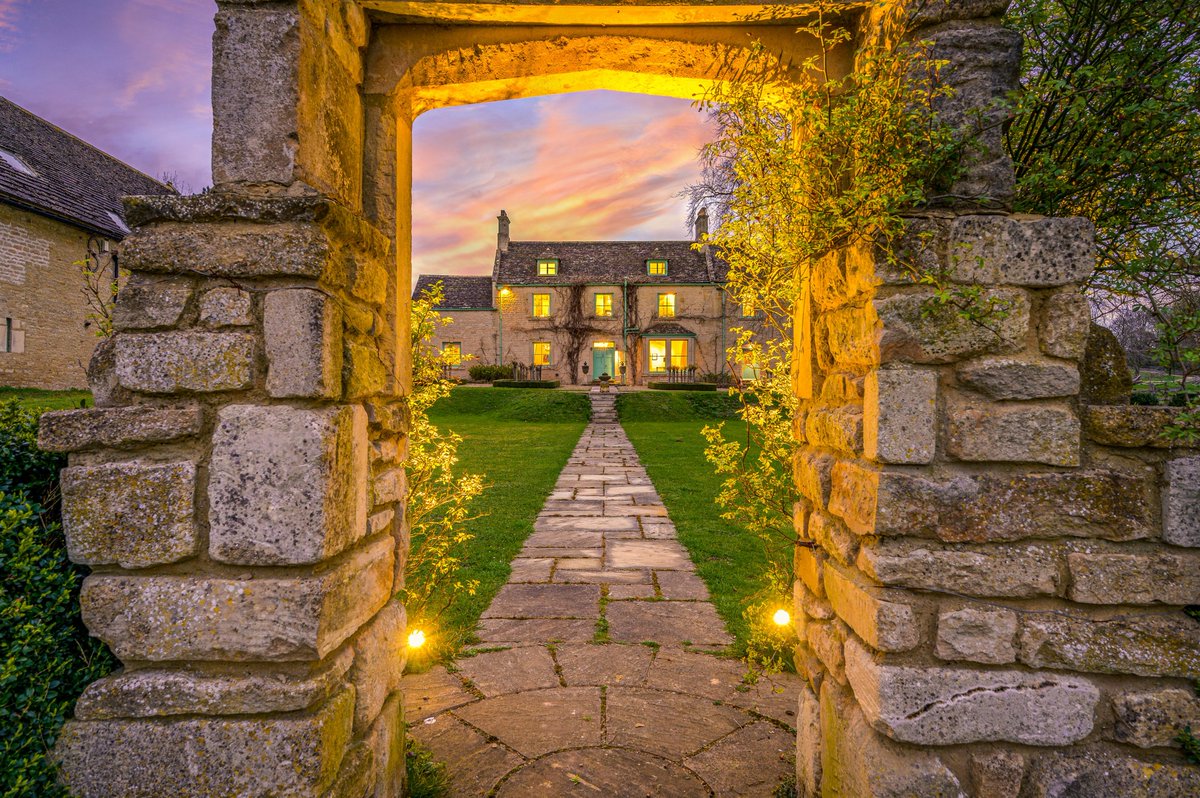 FNCStamford's tweet image. Have you ever dreamt of your own #countryestate with #sweepingdrive &amp;amp; breathtaking views over the undulating #Rutland countryside? Our new instruction has it all. Launching it tomorrow, our property video will be available from 11 am on our social media channels.
#fineandcountry
