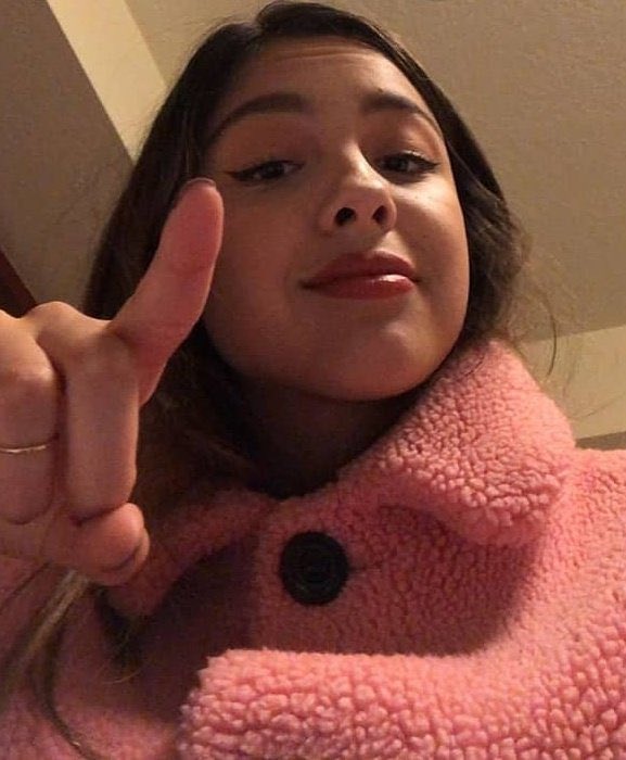 oIiviasos's tweet photo. olivia rodrigo in THAT pink coat ; a thread https://t.co/pQMFD4qYZB