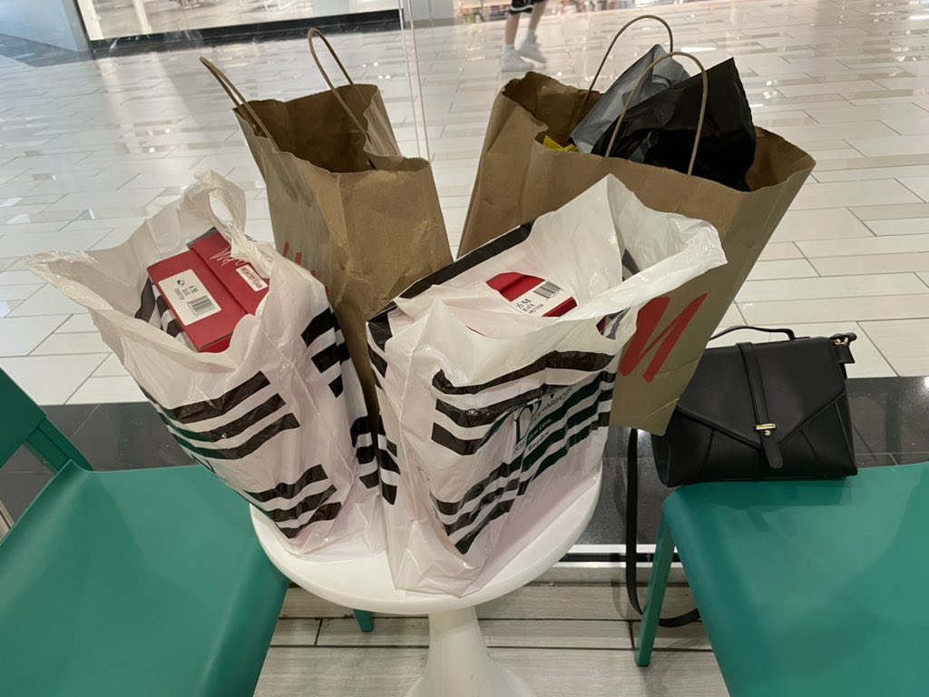 ARedLionheart's tweet image. I Love her so much! 😭 Today is OUR DAY TO TREAT YO’ SELF!