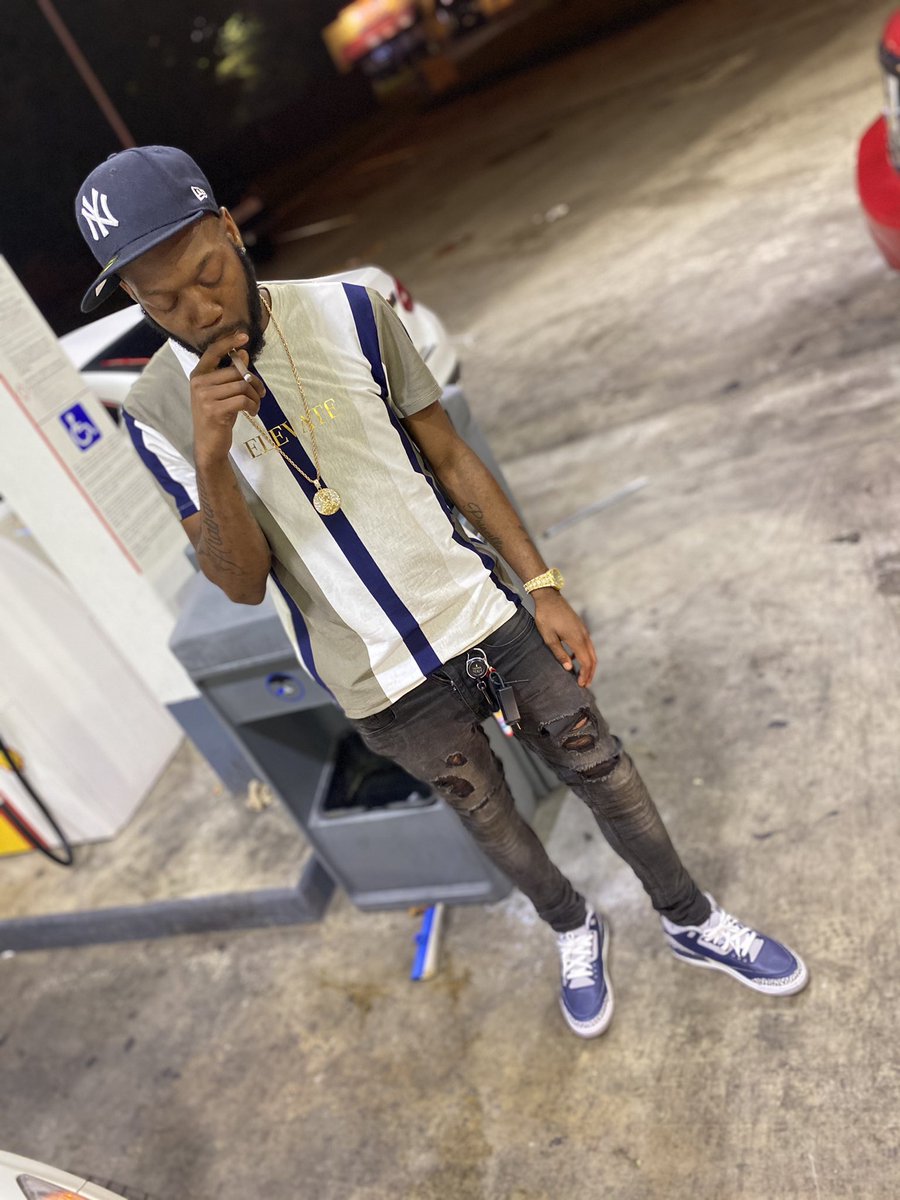 donnwunn's tweet photo. Why you so worried bout what I be doin? Countin my 💰 ain't makin' you rich Talkin down on me don't make you the shit !!! 💩 How my name in your mouth more than your spit? 🗣 
#LLTguy
#LLBear https://t.co/xraJJYtDc5