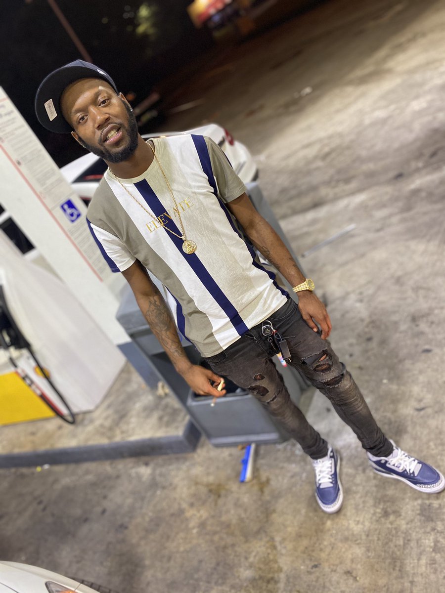 donnwunn's tweet photo. Why you so worried bout what I be doin? Countin my 💰 ain't makin' you rich Talkin down on me don't make you the shit !!! 💩 How my name in your mouth more than your spit? 🗣 
#LLTguy
#LLBear https://t.co/xraJJYtDc5