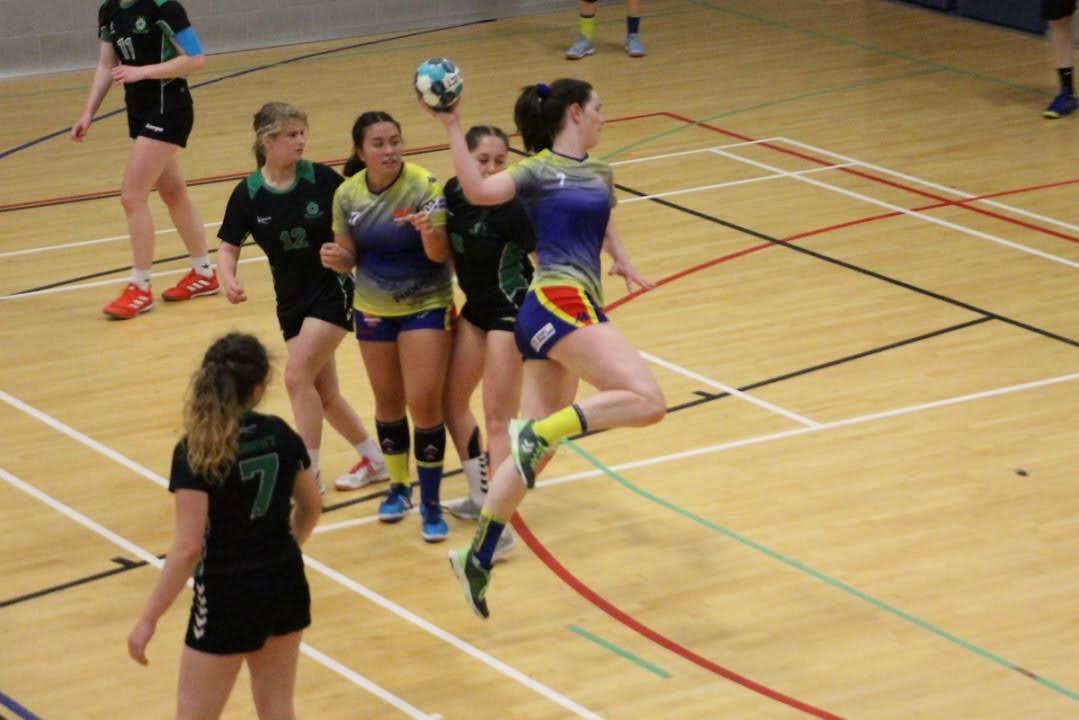 And we are back! #reclaimthecourt <a href="/englandhandball/">England Handball</a> Great game to watch, shame my photography skills didn't match the girl's skills.....congratulations to <a href="/StroudHandball/">Stroud Handball</a>