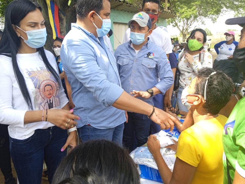 HenryH_'s tweet photo. Hoy estubimos en el sector San José del municipio Miranda en compañía de nuestro Gobernador @vclarkb y todo el gabinete de gobierno en otra jornada social "Juntos Lo Hacemos" donde se entregaron ayudas técnicas, medicinas a pacientes crónicos.

#Gobiernodecalle  #JuntosLoHacemos https://t.co/uOmdcVb7Ri
