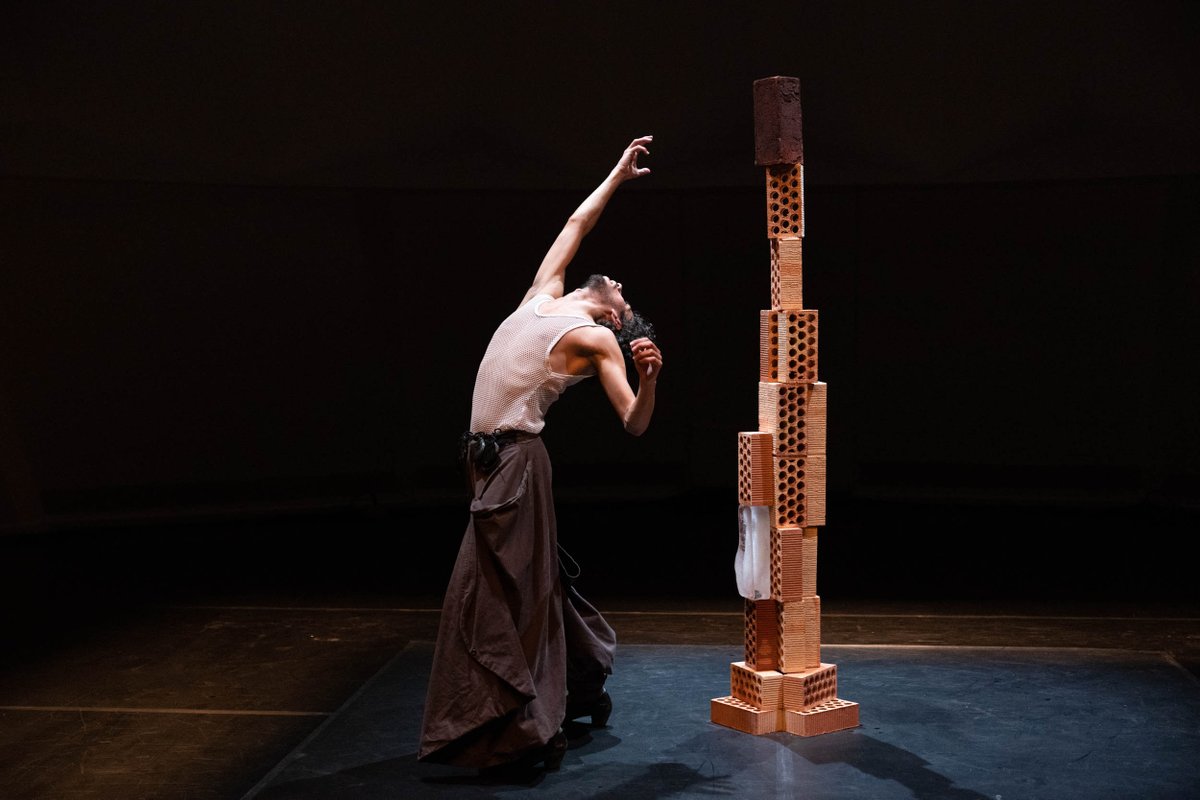EventosTENERIFE's tweet photo. RT @Auditoriotfe "Cualquier espacio le pertenece, todo movimiento es #danza. Todo lo que no se puede explicar, se entiende con la expresión del cuerpo, lenguaje del universo. Un sábado de lujo en #FAM21 🦏.
¡Mañana volvemos! 🎟ℹ️ … https://t.co/yg1Kc6B6Yw"