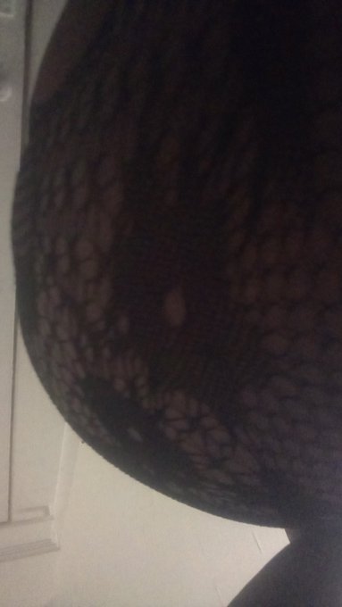 Available right now for sessions and pmus dm me now https://t.co/dqafT6FRVf