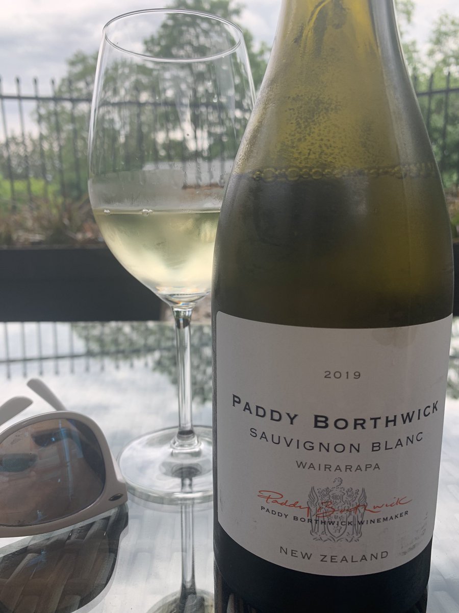 Lynn__credible's tweet image. I love Sauvignon Blanc from New Zealand and this treat from the Wairarapa region - similar in soil and climate to Burgundy is a real gem! #91points for Paddy Borthwick Sauvignon Blanc 2019 @nicholaspearce_ nataliemaclean.com/myreviews/wine… @NatalieMacLean #nz #sauvignonblanc