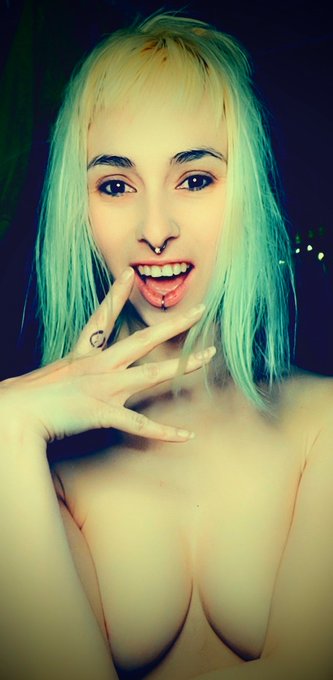 How are all my beautiful fellow #VIP s?!  #VIPSelcaDay #GDRAGON #BIGBANG https://t.co/3EDFmzzkTI<a href="/tag/vip"class="tags">#VIP</a><a href="/tag/vipselcaday"class="tags">#VIPSelcaDay</a><a href="/tag/bigbang"class="tags"><span>#bigbang</span></a><a href="/tag/gdragon"class="tags"><span>#gdragon</span></a>