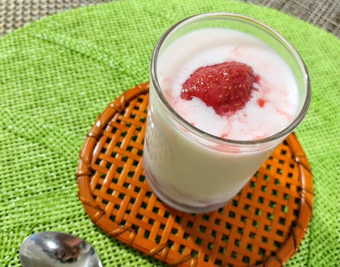 イチゴジャム牛乳プリン🥛

牛乳プリンが好きなのですが、味変したくてまずはイチゴジャムで作りました🍓

暑い日やいつものおやつに、おひとつ如何でしょうか✨

※おこじょはん=3時のおやつ 
