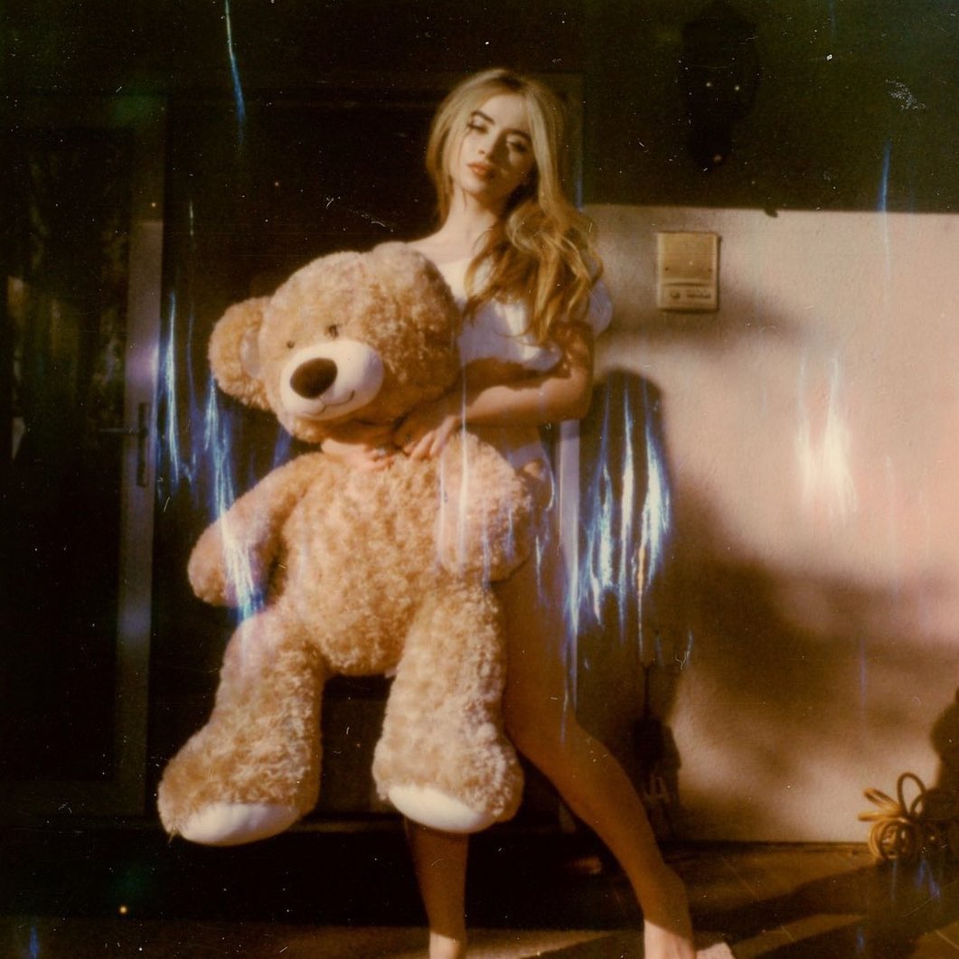 Sabrina's most popular songs on Spotify Update;

“Skin” — 76,364,146(+324,537)
“On My Way” — 392,551,171 (+228,728) 
“Looking At Me” — 71,698,808 (+157,604)
“LMMY” — 65,911,470 
(+119,463)
“WOW” — 30,486,781 (+117,345)