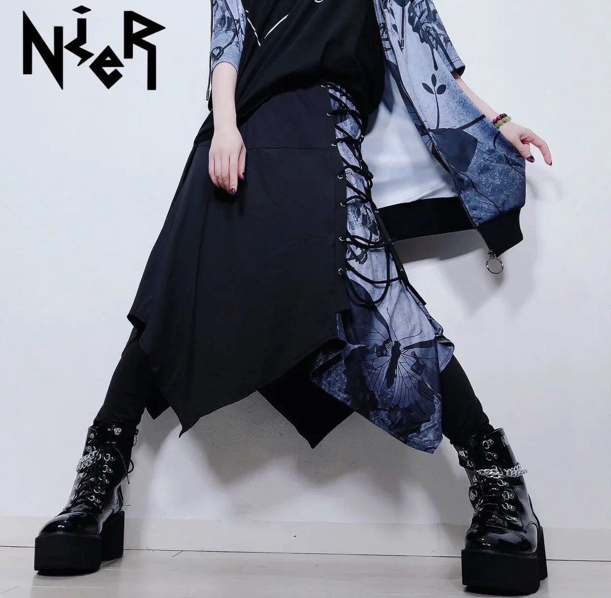 NieR_tokyo's tweet photo. 🎁本日〆切プレゼント企画🎁

変則フラップスカート付きBRAID PANTS
【GRAY BUTTERFLY】

🎁4名様にプレゼント🎁

ユニセックスアイテムです🐰

◼応募方法
フォロー(@NieR_tokyo) &amp; RT
◼締切〆  本日24時

※鍵垢の方も対象内です。
是非ご参加ください🙇‍♂️🙇‍♀️ https://t.co/uiNqayO3ab