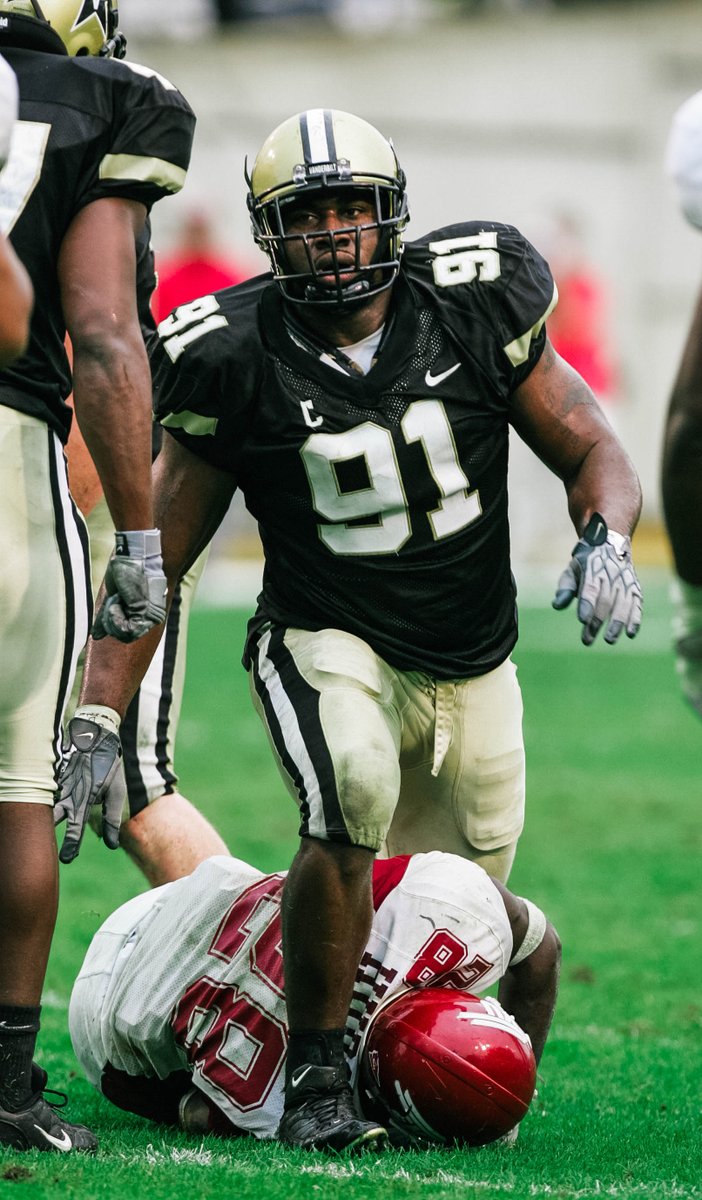 VandyFootball's tweet photo. We are @jovanhaye days from kickoff. 🙌

#AnchorDown https://t.co/nwauKAUCxu