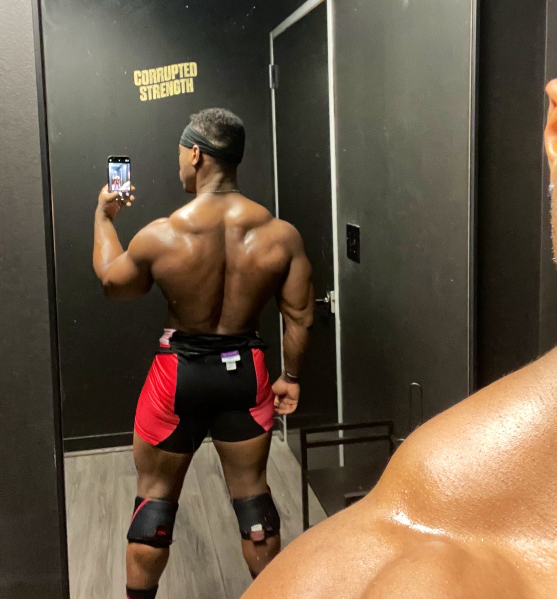 RusSwole's tweet photo. Powerlifting bodybuilder or bodybuilding powerlifter?¿
#GetBetterToday https://t.co/xP8AaeQ0SF