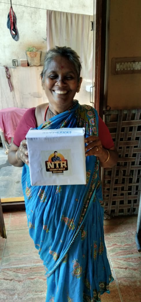 NTR_Charities's tweet photo. Our Team @gunturntrfans 
 Supplied Medical Kits In Guntur To The Covid Patients Who're In Home Quarantine.

@tarak9999 ❤️
#NTRCharitableServices 
#CaringForNeedy https://t.co/NMf1m8sBtO