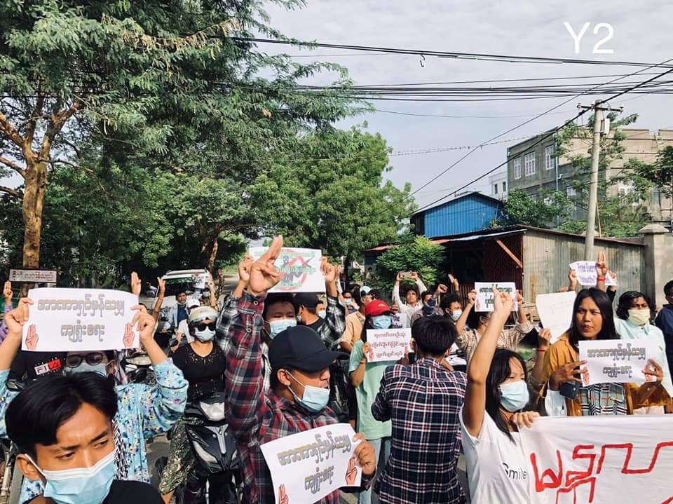 Byun_Sori6104's tweet photo. Students from Mandalay University rally to protest against the Evil Junta SAC today.

#June6Coup
#WhatsHappeningInMyanmar https://t.co/xEaLUJgbP2